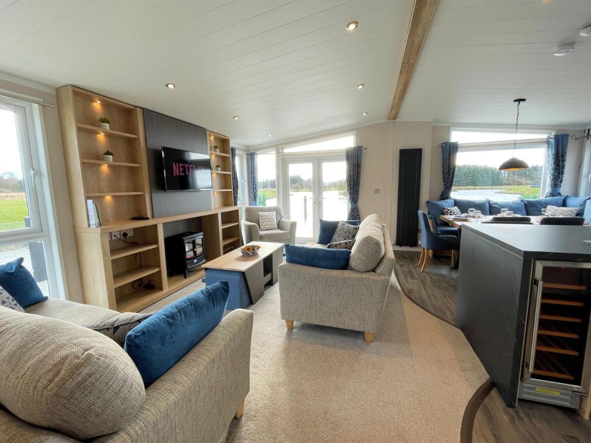 Luxury Lakeside Lodge With Htub Beautiful Views Annan Extérieur photo