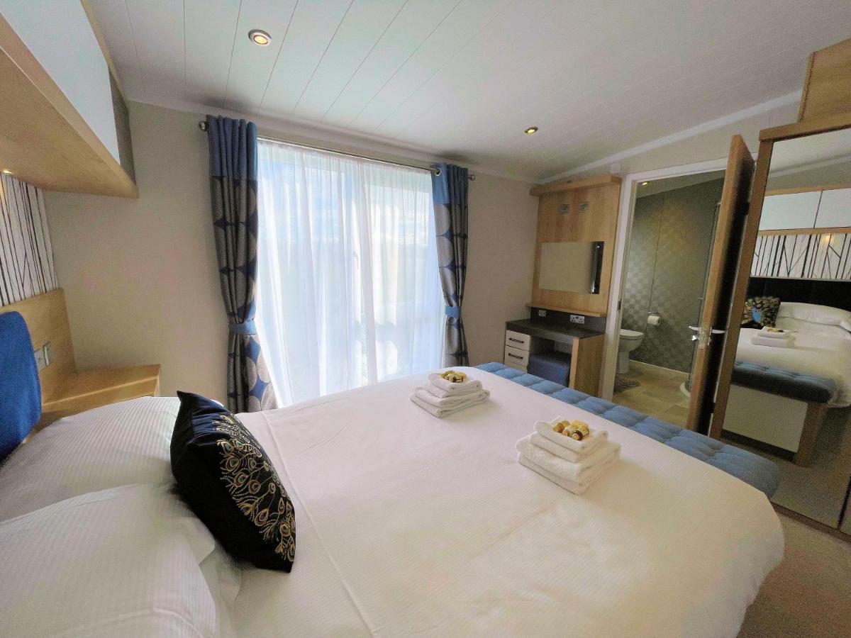 Luxury Lakeside Lodge With Htub Beautiful Views Annan Extérieur photo